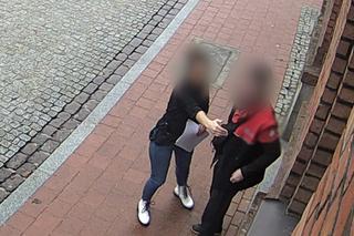 Wyszedł z komisariatu w Chełmży i runął na chodnik. Bohaterowie ruszyli mu na ratunek 