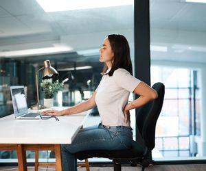 To dzieje się z organizmem od długiego siedzenia. Wyliczono, ile dziennie musisz ćwiczyć