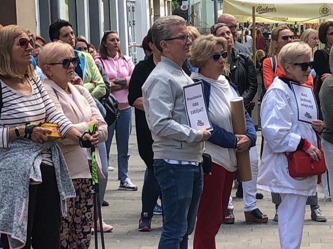 Protest „Ani Jednej Więcej!” w Rybniku. Protestowano przed biurem PiS [ZDJĘCIA]