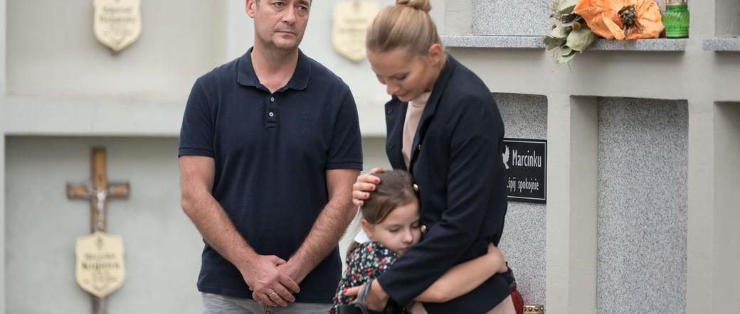 Barwy szczęścia odcinek 1789, Artur (Jacek Rozenek), Zosia (Joanna Moro), Ewunia (Gabriela Ziembicka)