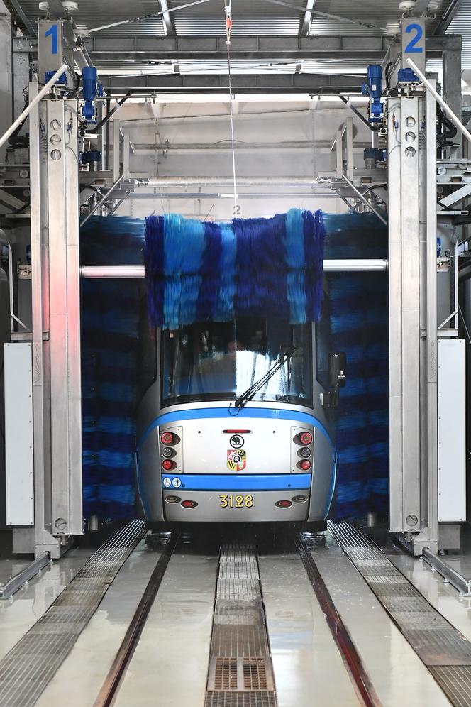 Pierwsza we Wrocławiu automatyczna myjnia tramwajowa