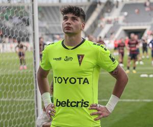 Pogoń wygrała na oczach Fernando Santosa. Bramkarz Belgów zrewanżował  się prezentem