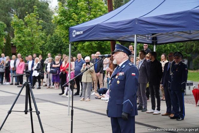 Dolnośląska policja przyjęła aż 37 nowych funkcjonariuszy. Zobacz zdjęcia i nagranie ze ślubowania