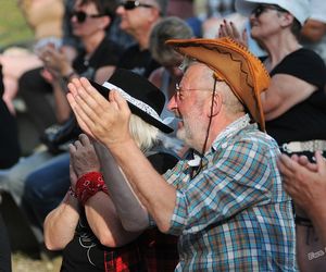 Piknik Country i Folk 2025. Tysiące fanów muzyki przyjechały do Mrągowa na kultowy festiwal