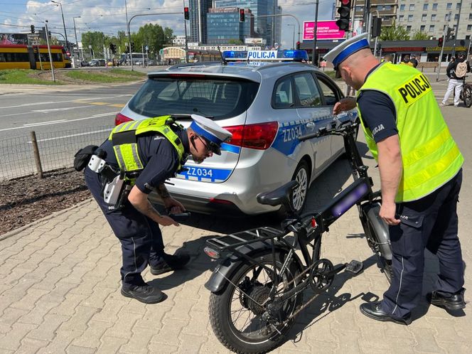 Podczas działań stołecznej drogówki skontrolowano 52 pojazdy, nałożono 19 mandatów, a cztery jednoślady wykluczono z ruchu
