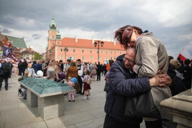 Narodowy Marsz Życia przez Warszawę. Organizatorzy mówią, że idą w obronie „poczętych dzieci zagrożonych aborcją”