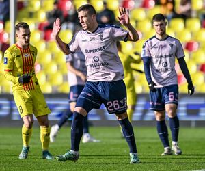 Niewiarygodny finisz w Kielcach. Dwa karne i gol w ostatniej akcji, Górnik stracił fotel lidera