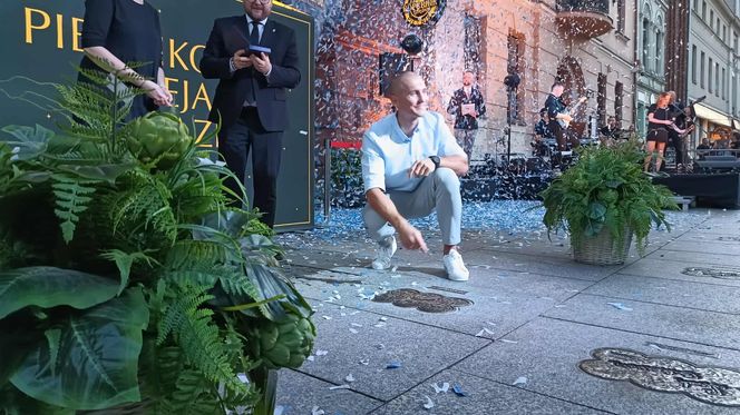 Mirosław Ziętarski z Katarzynką w Piernikowej Alei Gwiazd