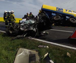 Tragiczny wypadek pod Wągrowcem! Nie żyją dwie osoby, w tym dziecko [ZDJĘCIA]