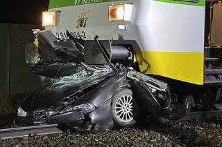 Pociąg zmiażdżył samochód na przejeździe! Wstrząsające ustalenia