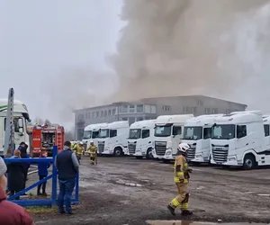 Tragiczny pożar w Ustroniu w serwisie ciężarówek. Zginął pracownik