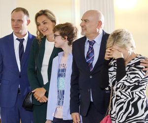 Gwiazdor Na Wspólnej zaatakowany przez fankę! Niech pan już przestanie chlać!