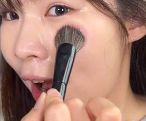 Nie żyje influencerka, która jadła kosmetyki. Miała tylko 24 lata