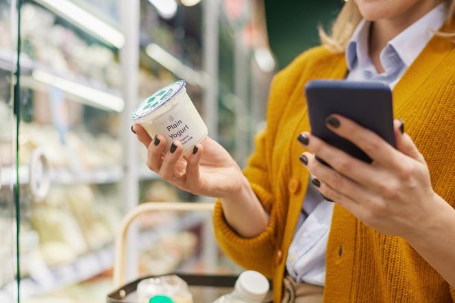 Takie napisy na opakowaniach wprowadzają w błąd tysiące Polaków. Sprawdź, jak czytać etykiety produktów