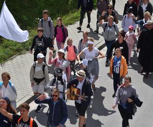 Kielecka Piesza Pielgrzymka maszeruje na Jasną Górę (9 sierpnia 2023)