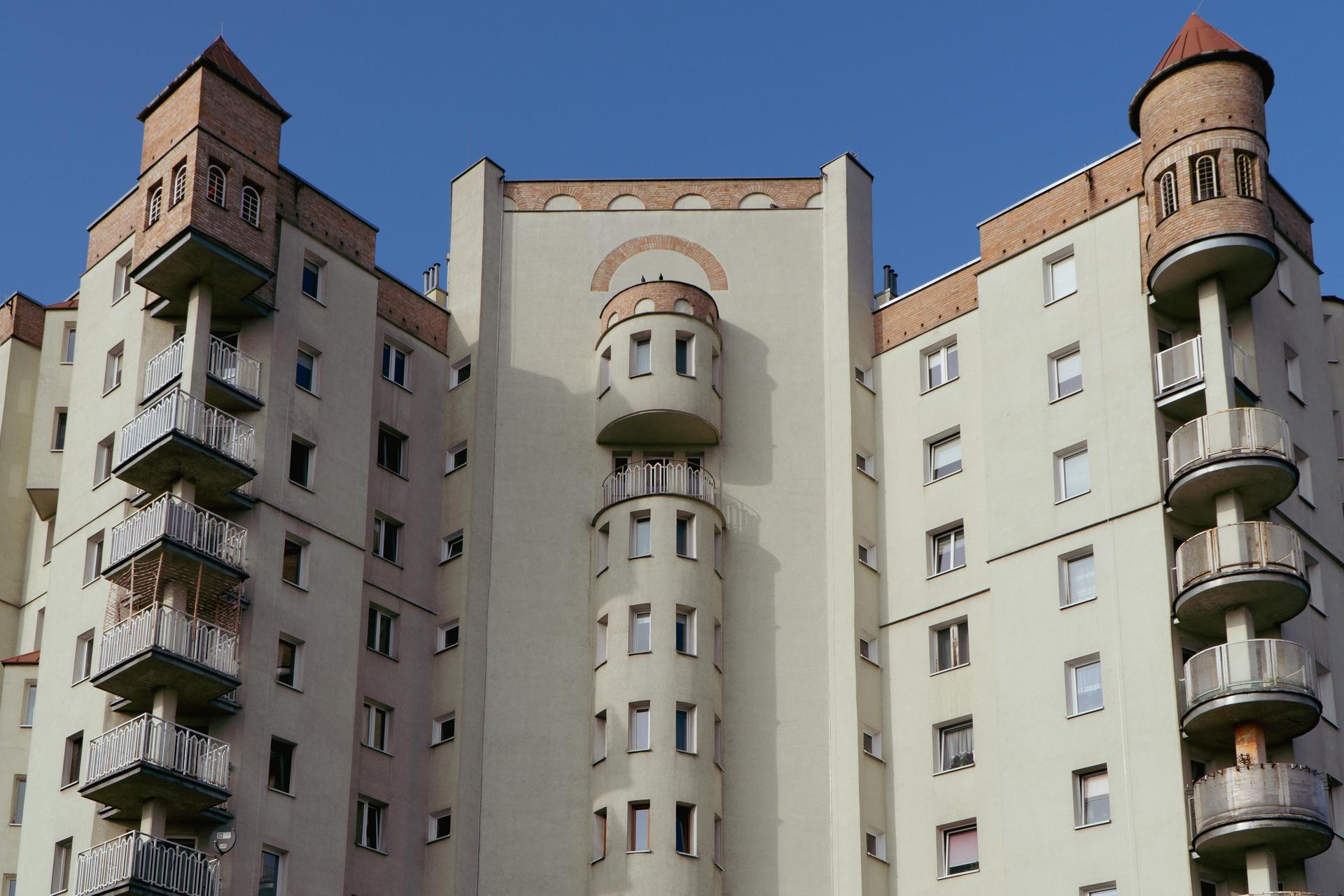 Blok-zamek w Krakowie - zdjęcia. Zobacz Wawel z wielkiej płyty