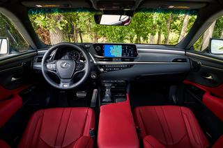 Lexus ES z napędem AWD