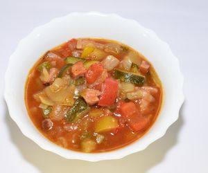 Leczo dla amatorów dań mięsnych.  Jak zrobić leczo z mięsem?