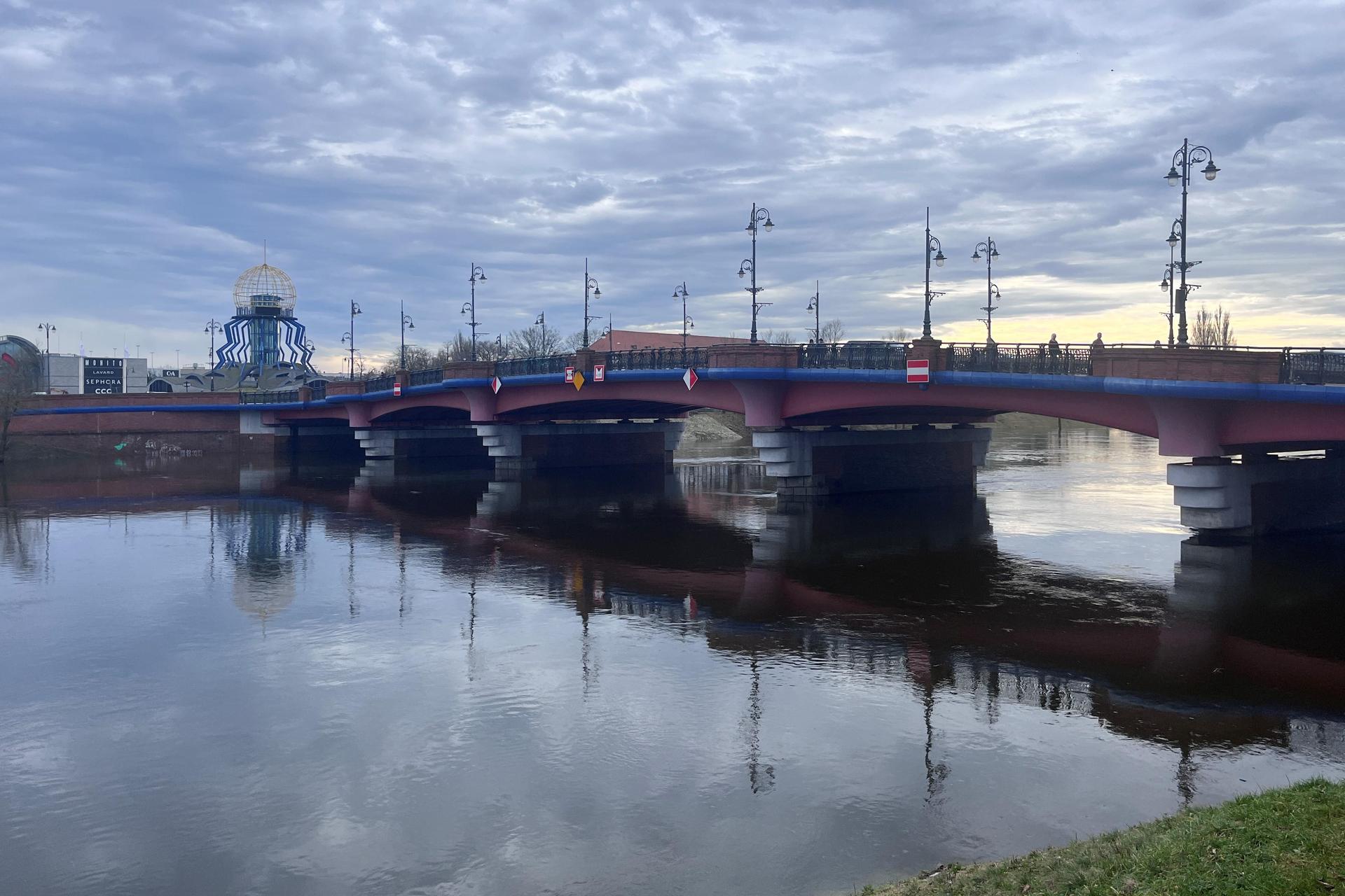 Dominanta - tak budowano w Polsce wczesnych lat 2000. Zobacz najbrzydszy polski budynek 2006 roku; dziś jest kultowy