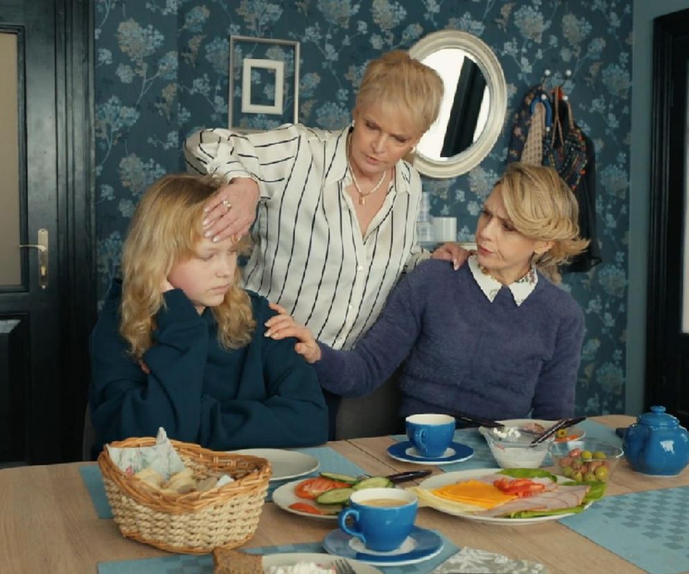 Barwy szczęścia, odcinek 3190. Emilka (Jessica Frankiewicz), Małgorzata (Adrianna Biedrzyńska), Malwina (Joanna Gleń)