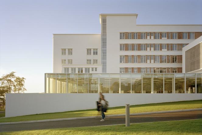 Szkoła architektury w modernistycznym sanatorium