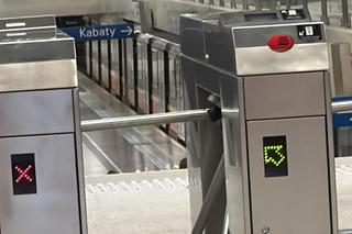 Dlaczego metro w Warszawie nie kursuje? Pociągi odwołane. Utrudnienia w kursowaniu pociągów linii M1