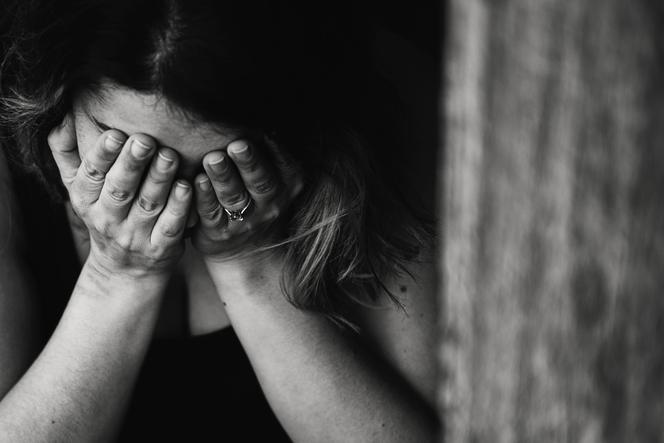 Czym jest depresja poporodowa i jak sobie z nią radzić?