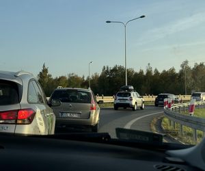 Karambol na Autostradowej Obwodnicy Wrocławia. Aż 3 wypadki, 15 uszkodzonych pojazdów oraz 3 osoby ranne