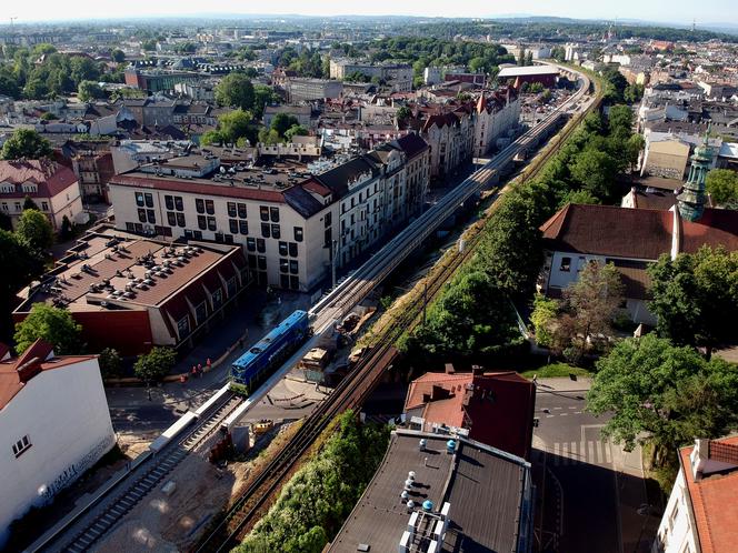 Kraków: Pierwsza lokomotywa przejechała po nowych estakadach kolejowych na Grzegórzkach