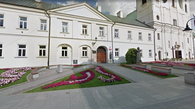3. I Liceum im. ks. Stanisława Konarskiego
