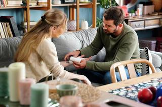 Barwy szczęścia odc. 2806. Renata (Anna Mrozowska), Marcin Kodur (Oskar Stoczyński)