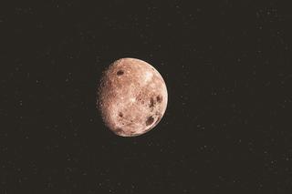 Truskawkowy księżyc: Gdzie i kiedy oglądać wyjątkową pełnię Księżyca? [Czerwiec 2020]