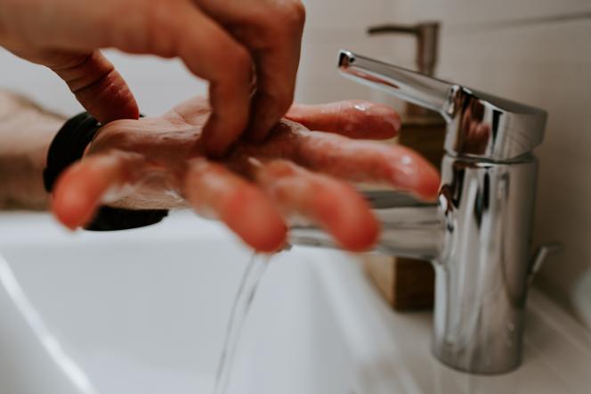 Mycie i dezynfekcja rąk mają ogromne znaczenie w walce z koronawirusem
