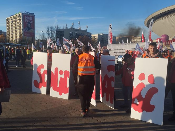 Protest w Katowicach. Tysiące związkowców na ulicach. Padły mocne słowa o „zbrodniczej ideologii”