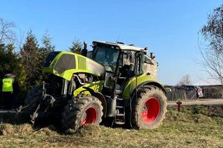 Tragedia w Nowym Dworze Bratiańskim. Ciągnik przejechał nastolatkę. Zmarła na miejscu [ZDJĘCIA]