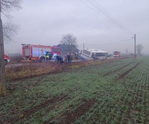 Wypadek autobusu szkolnego w Gąsiorowie