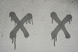 Swastyki z krwi w Hanau. Co kryje się za makabrycznym aktem wandalizmu?