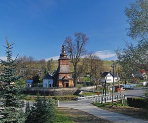 To jedna z najciekawszych wsi w Małopolsce. Jej nazwa jest owiana tajemnicą