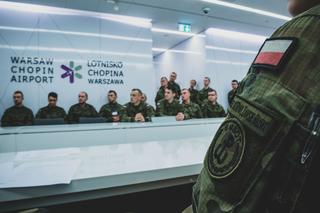 Radomscy terytorialsi pomagają na lotnisku Chopina