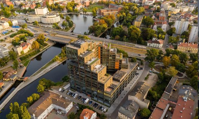 Bydgoski podróżnik i fotograf zabiera nas na wirtualny spacer po mieście. Można przyjrzeć się nawet detalom elewacji kamienic 