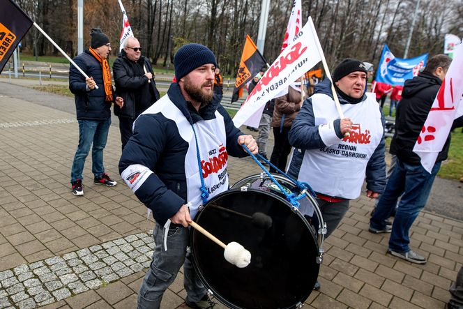 Konwencja KO w Gliwicach. Protest związkowców górniczych i hutniczych 