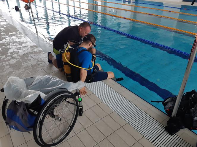 Niepełnosprawni nurkują pod wodą. Efekt zdumiewa