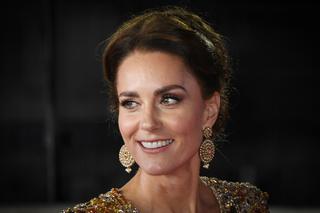 Księżna Kate olśniła na premierze filmu o Jamesie Bondzie. Jej kreacja to ZŁOTO!