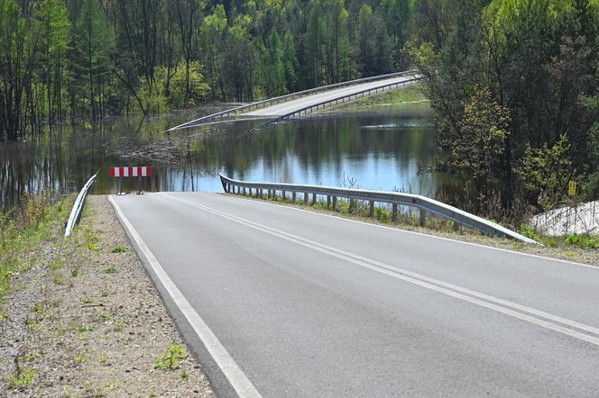 Obwodnica Bolesławia - najpierw zapadliska, teraz jezioro