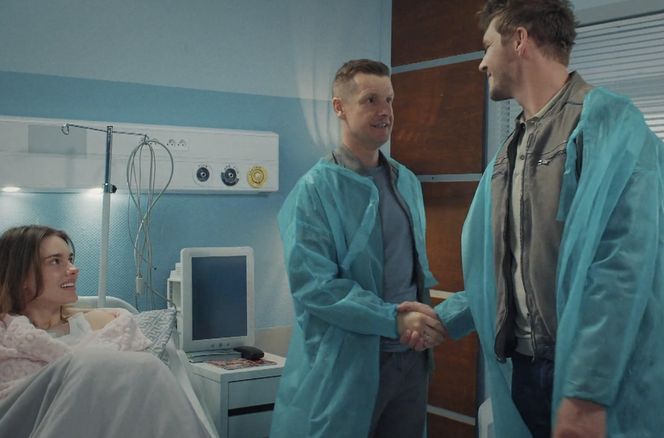 M jak miłość, odcinek 1878: Marcin (Mikołaj Roznerski), Paweł (Rafał Mroczek), Franka (Dominika Kachlik)