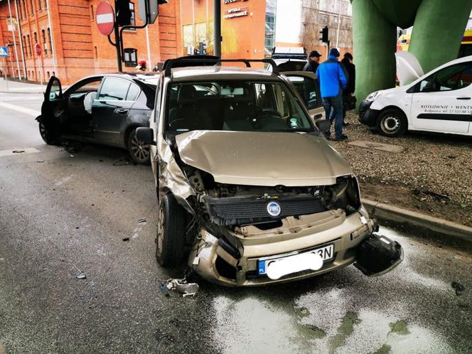 Trzy samochody zderzyły się na ulicy Jagiellońskiej