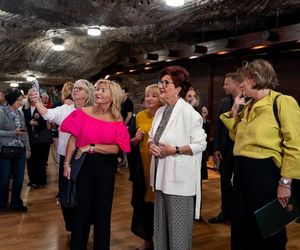 Stuhralia w Kopalni Soli Wieliczka w pierwszą rocznicę śmierci artysty. Jolanta Kwaśniewska i Barbara Stuhr na wielkim otwarciu festiwalu