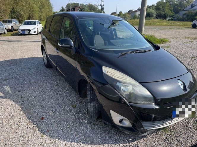Tyle zostało z pojazdu agresywnego klienta stacji paliw w Ładnej
