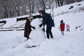 Ulepił bałwana i wycałował żonę