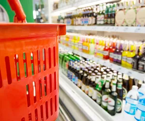 Opłata lodówkowa może wejść do polskich sklepów. Za co zapłacimy więcej?